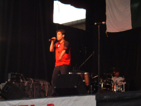 azadi4.jpg (34376 bytes)